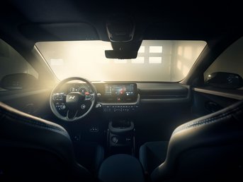 Der vollelektrischer High-Performance-SUV glänzt mit einer Hightech-Ausstattung. 