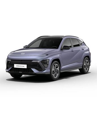 Hyundai KONA in graublau in Seitenansicht vor hellem Hintergrund. Promotionbild für sofort verfügbaren Hyundai KONA zu attraktiven Konditionen.